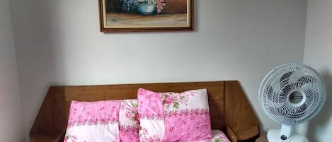 2 bedrooms, WiFi, bed sheets