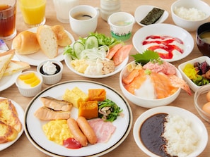 Daily buffet breakfast for a fee