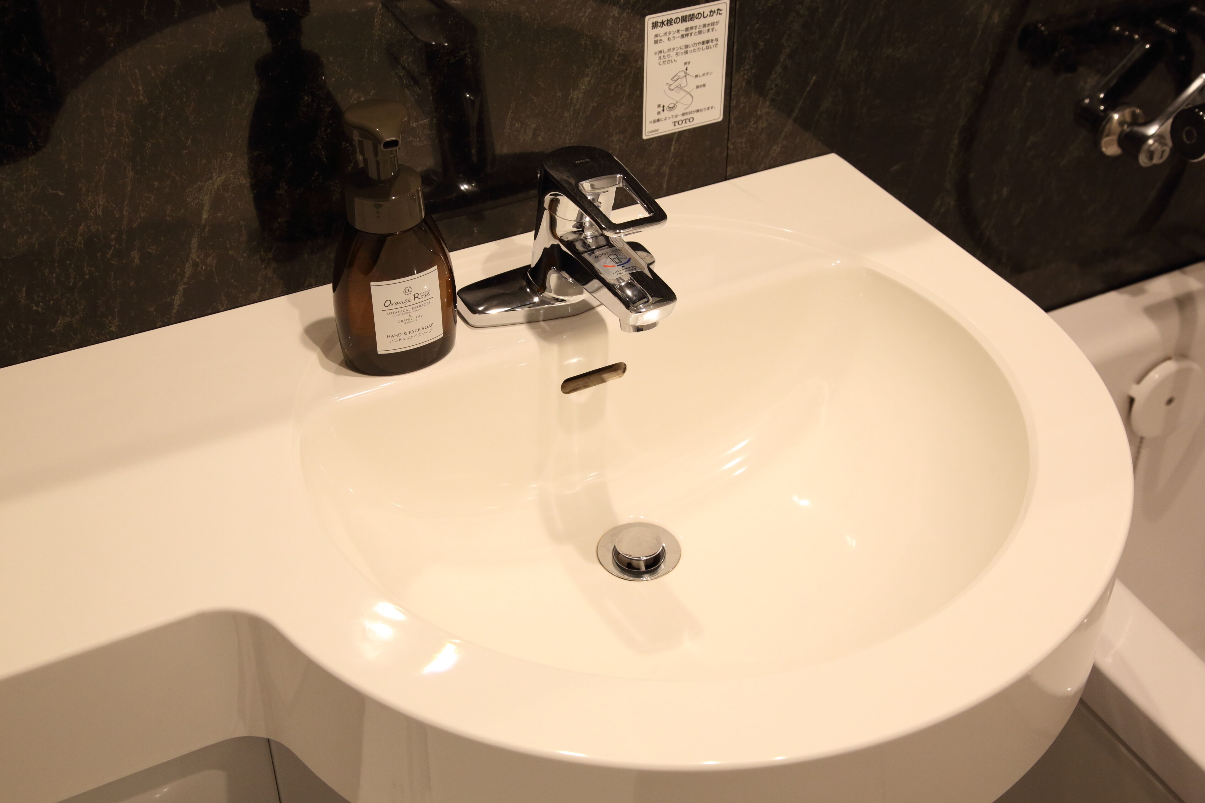 combined shower/bathtub, free toiletries, hair dryer, slippers