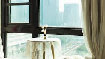 1 bedroom, blackout curtains, free WiFi, bed sheets