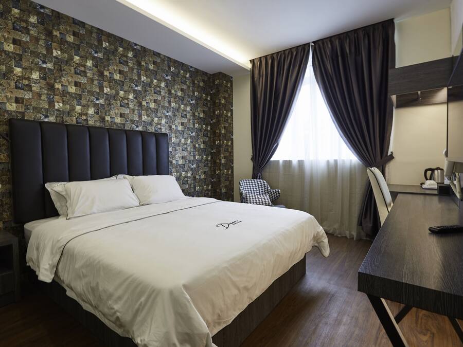 Standard King | Desk, blackout drapes, soundproofing, iron/ironing board