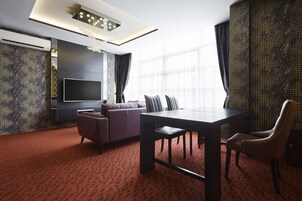 Business Suite | Living area | LED TV