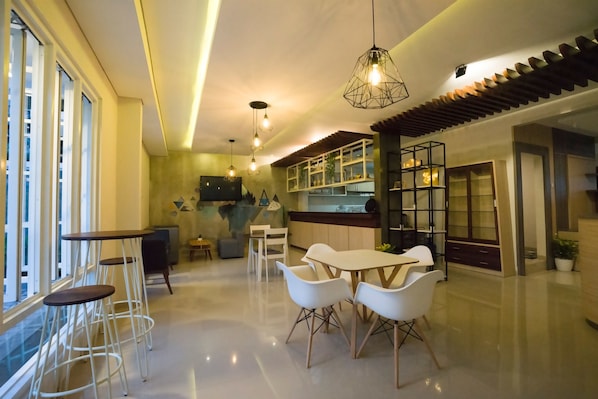 Breakfast, lunch and dinner served - W House (Sleman)