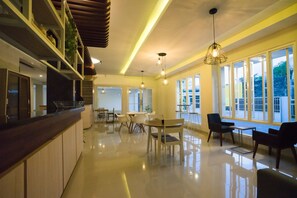 아침 식사, 점심 식사 및 저녁 식사 제공