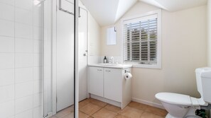 Shower, hair dryer - Cape Cod Coastal Retreat (RYE)