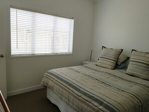3 bedrooms, iron/ironing board, bed sheets