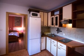 Fridge, microwave, stovetop, coffee/tea maker