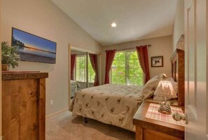 5 habitaciones, tabla de planchar con plancha, wifi y ropa de cama 