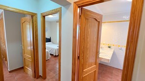 2 bedrooms, iron/ironing board, free WiFi