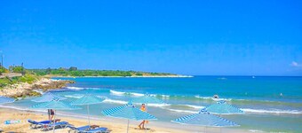 Frangiskos Ena: Private Apt, gedeeld zwembad. WiFi, A / C, dicht bij de zee.