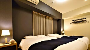 ห้องลักซ์ชัวรี่สวีท (Condominium A Type) | เครื่องนอนระดับพรีเมียม, ผ้านวมขนเป็ด, โต๊ะทำงาน, ห้องเก็บเสียง