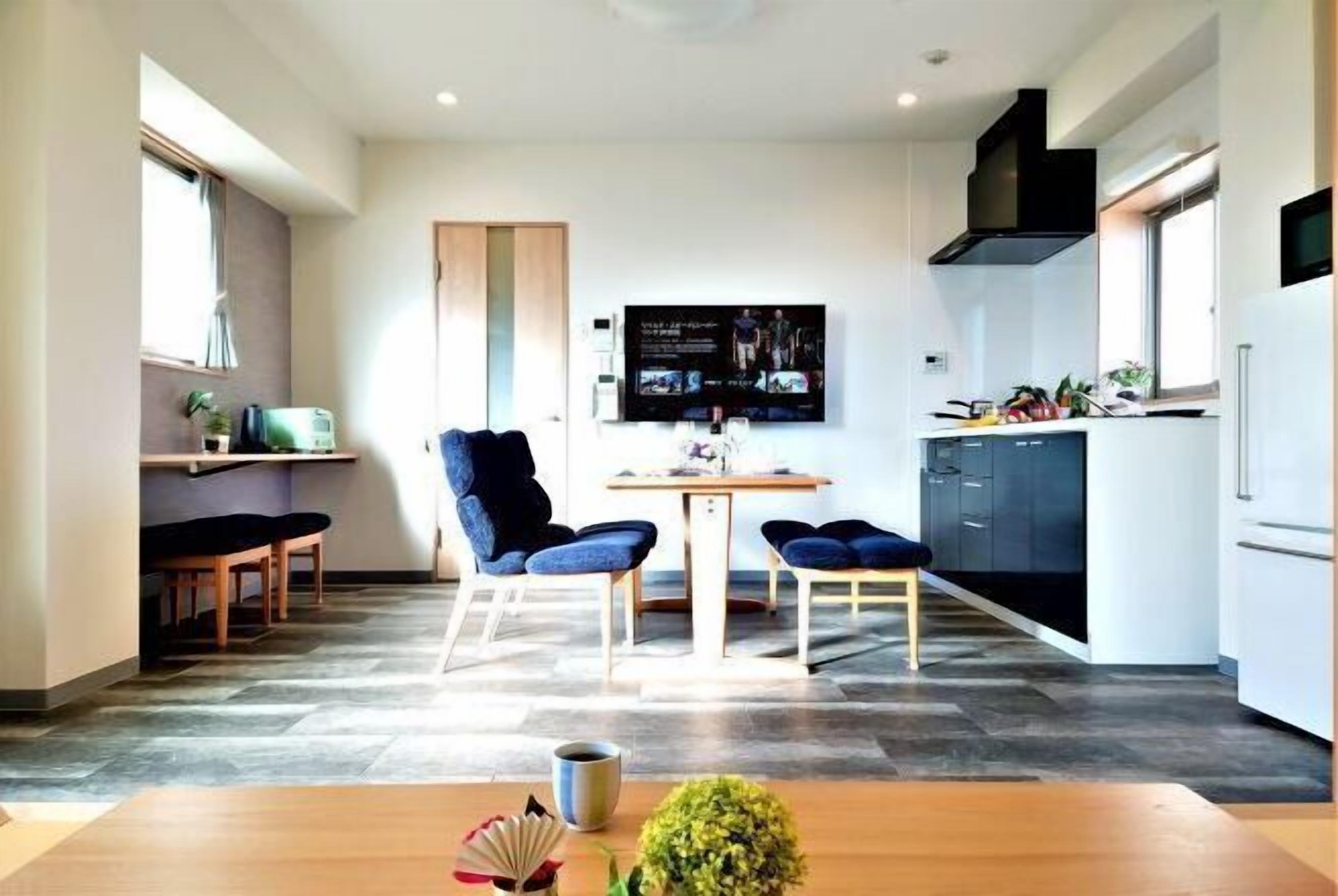 起居區 | 50-吋平面電視、數位頻道、 LCD 液晶電視、Netflix