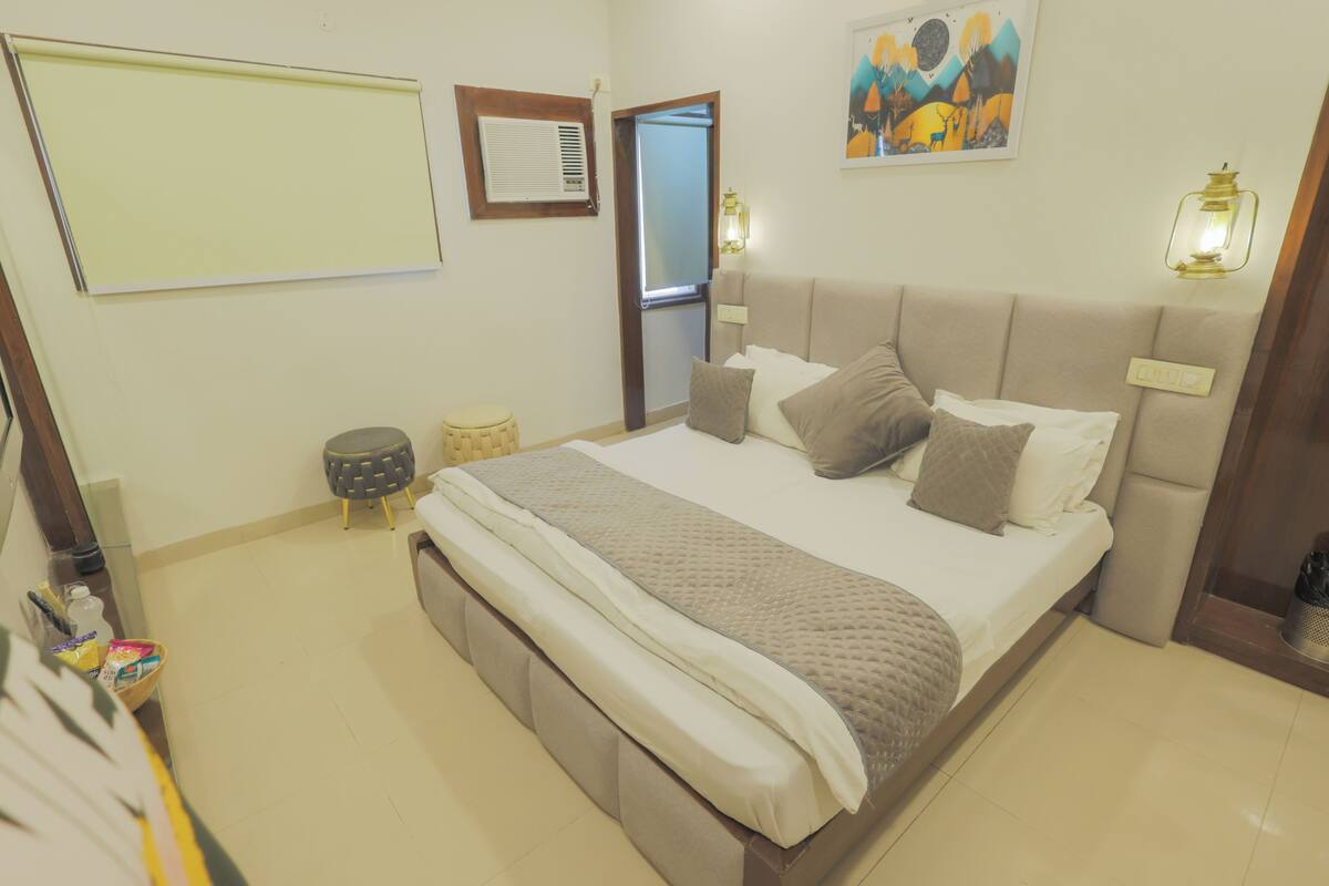 Down duvets, Select Comfort beds, minibar, in-room safe