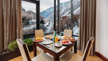 Free daily continental breakfast