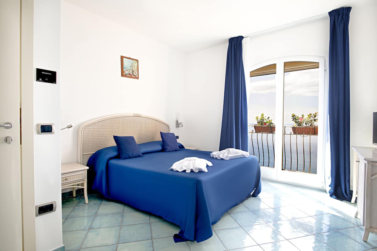 Superior Double or Twin Room, Sea View | Egyptian cotton sheets, premium bedding, in-room safe, desk