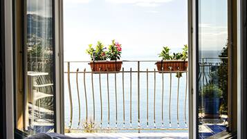 Deluxe Double or Twin Room, Balcony, Sea View | Egyptian cotton sheets, premium bedding, in-room safe, desk