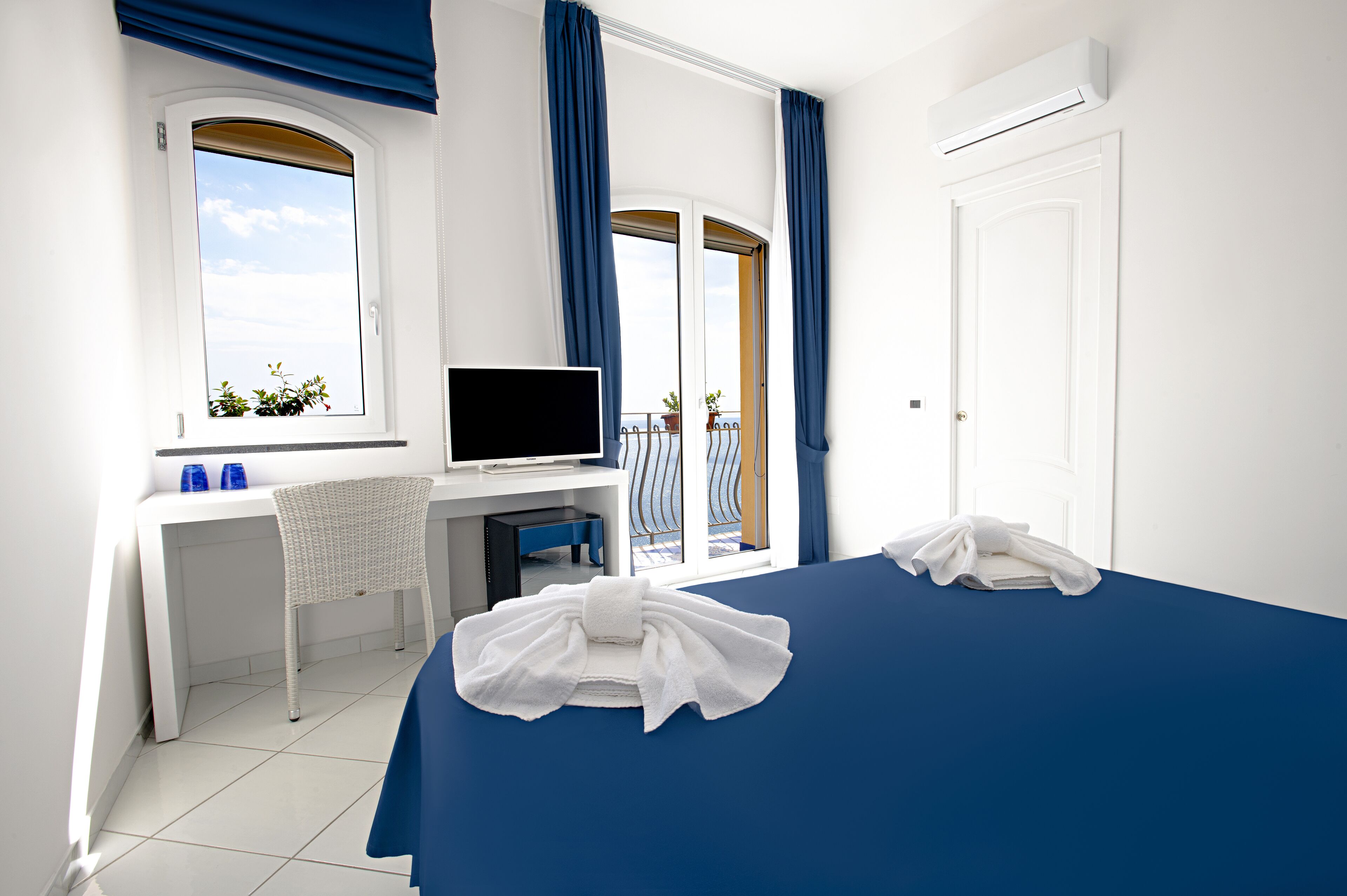 deluxe double or twin room, balcony, sea view | egyptian cotton sheets, premium bedding, in-room safe, desk