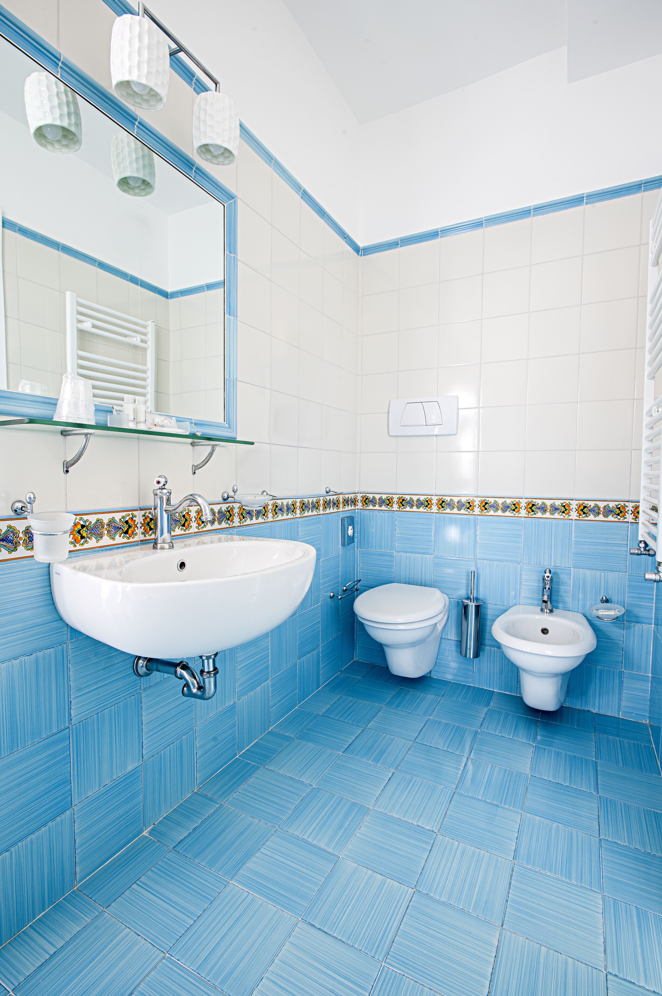 superior double or twin room, sea view | bathroom | shower, rainfall showerhead, free toiletries, hair dryer