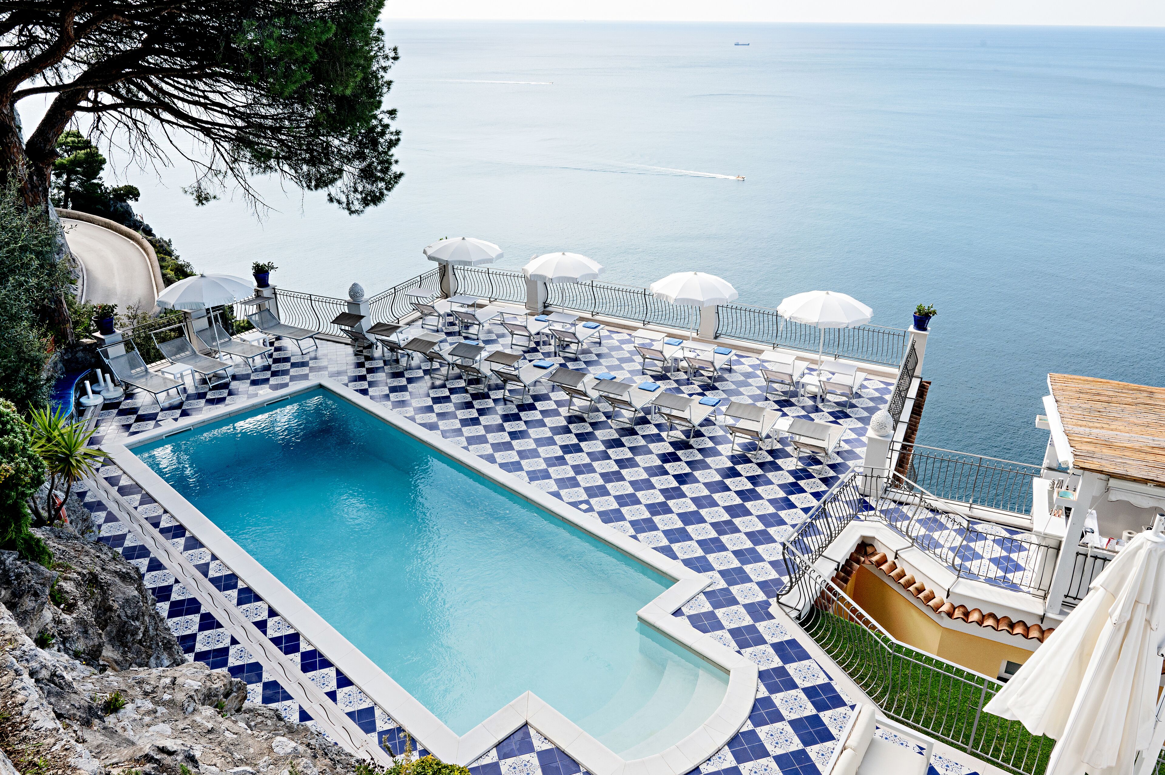 outdoor pool, open 10:00 am to 7:00 pm, pool loungers