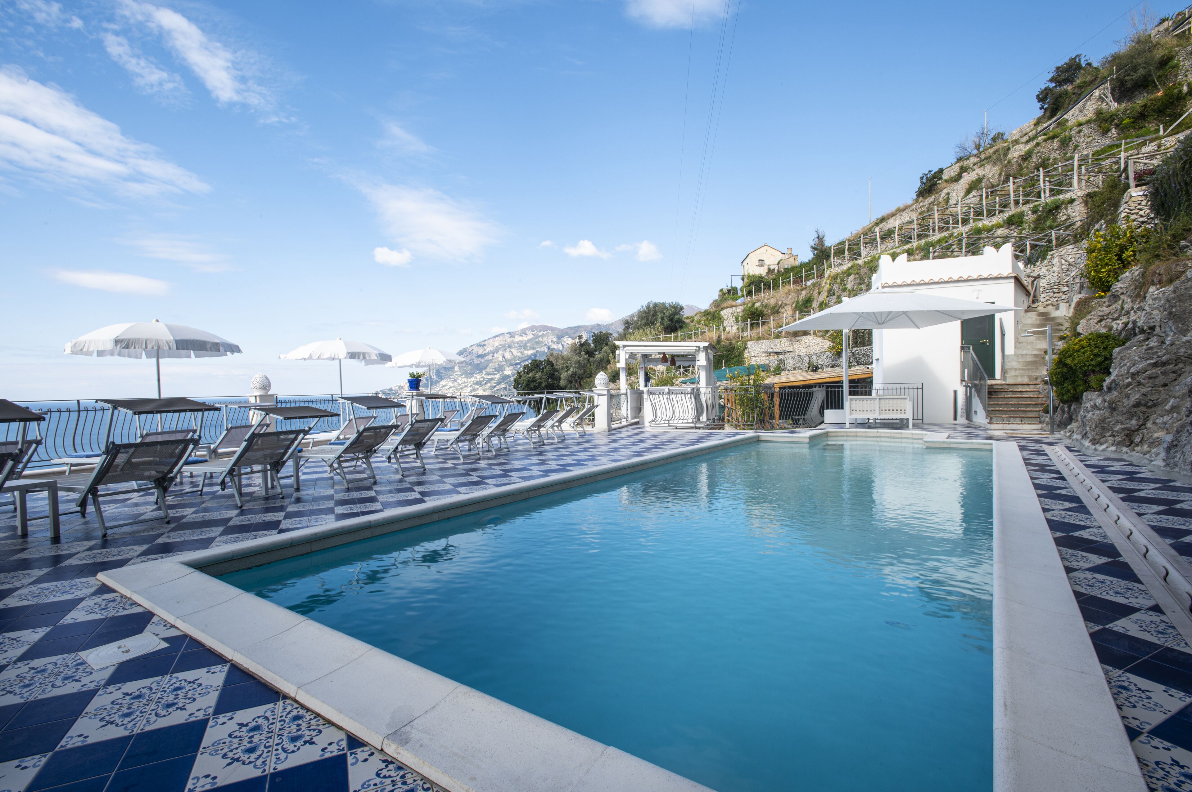 outdoor pool, open 10:00 am to 7:00 pm, pool loungers