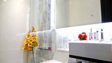 Villa | Bathroom | Shower, hair dryer, bidet, towels