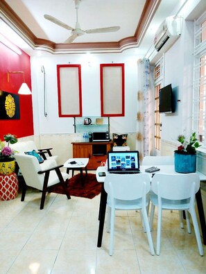 23 インチの薄型テレビ (ケーブル放送視聴可)、テレビ