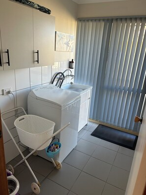 Doccia, asciugacapelli, asciugamani, sapone