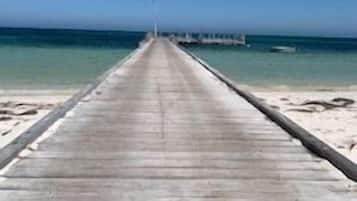 Una playa cerca