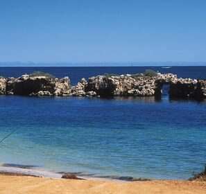 Una spiaggia nelle vicinanze