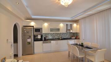 Kylskåp och diskmaskin