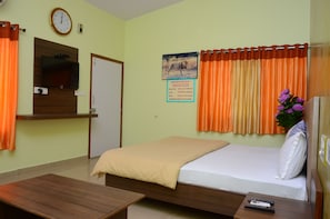 Blackout curtains, free WiFi