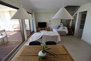 TV, DVD player - Land of the Sea 66 - Kultaras Marina (Denia)