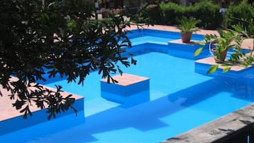 Seasonal outdoor pool, open 10:00 AM to 6:00 PM, sun loungers