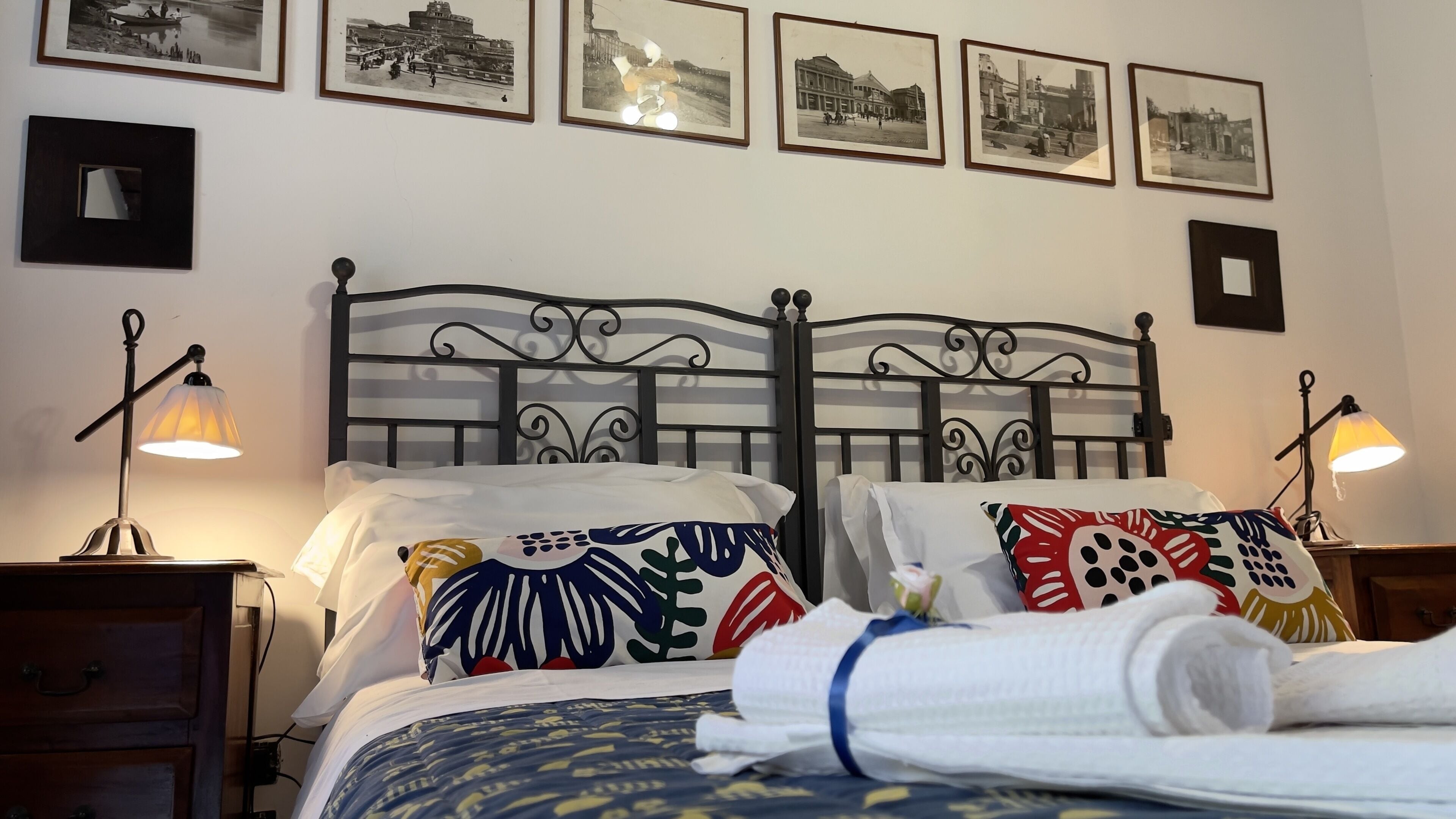 Deluxe-Dreibettzimmer | Verdunkelungsvorhänge, Bettwäsche