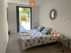 6 chambres, fer et planche à repasser, Wi-Fi, draps fournis