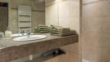 Double Room (Bleue) | Bathroom