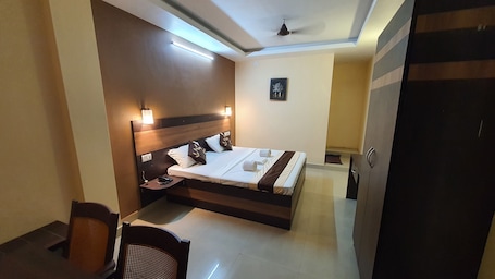 Desk, cribs/infant beds, rollaway beds, free WiFi