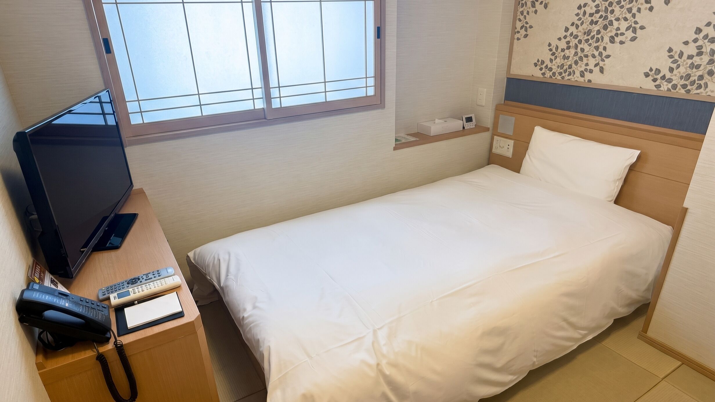 Down duvets, in-room safe, desk, laptop workspace