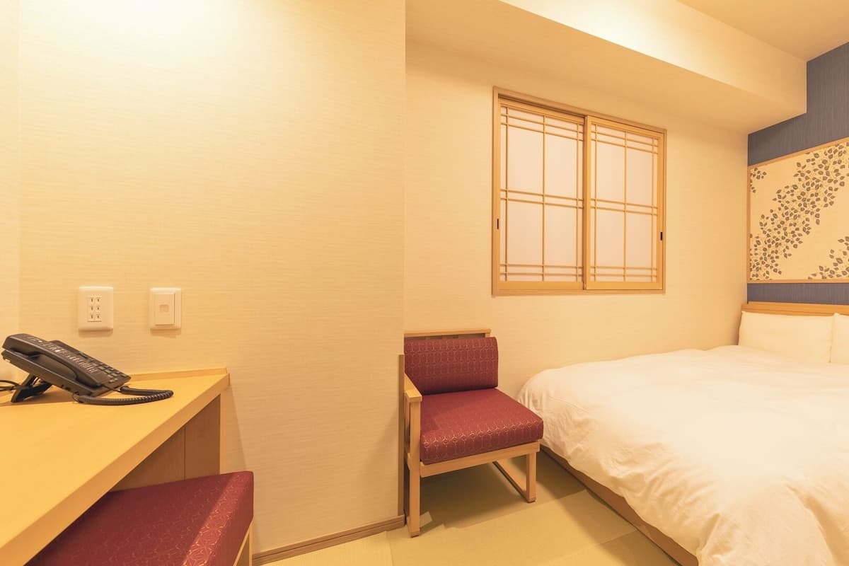 Daunenbettdecken, Zimmersafe, Schreibtisch