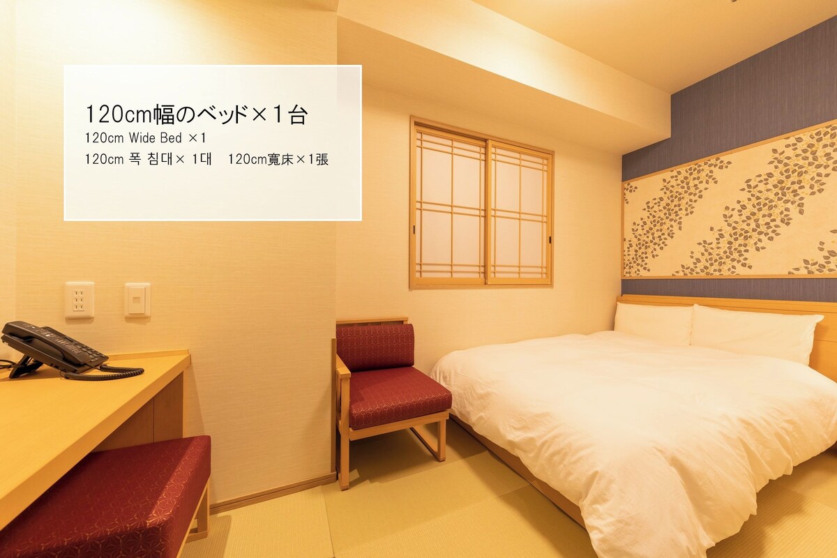 Down duvets, in-room safe, desk, laptop workspace