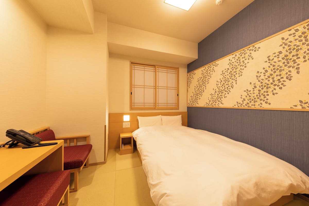 Daunenbettdecken, Zimmersafe, Schreibtisch