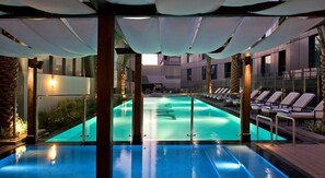 Outdoor pool - City Nights - The Vogue/ Voleo (Dubai)