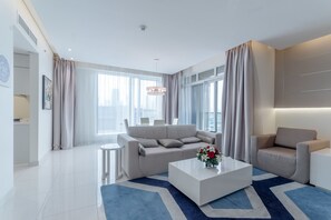 Flat-screen TV - City Nights - The Vogue/ Voleo (Dubai)