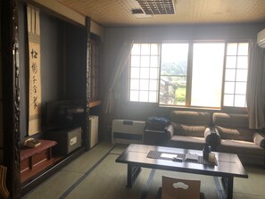 Traditional Room, Non Smoking (Japanese Style, 12 Tatami-mats) | Living room