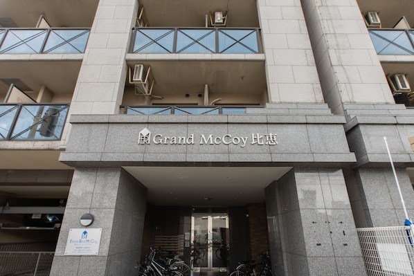 Pintu masuk properti