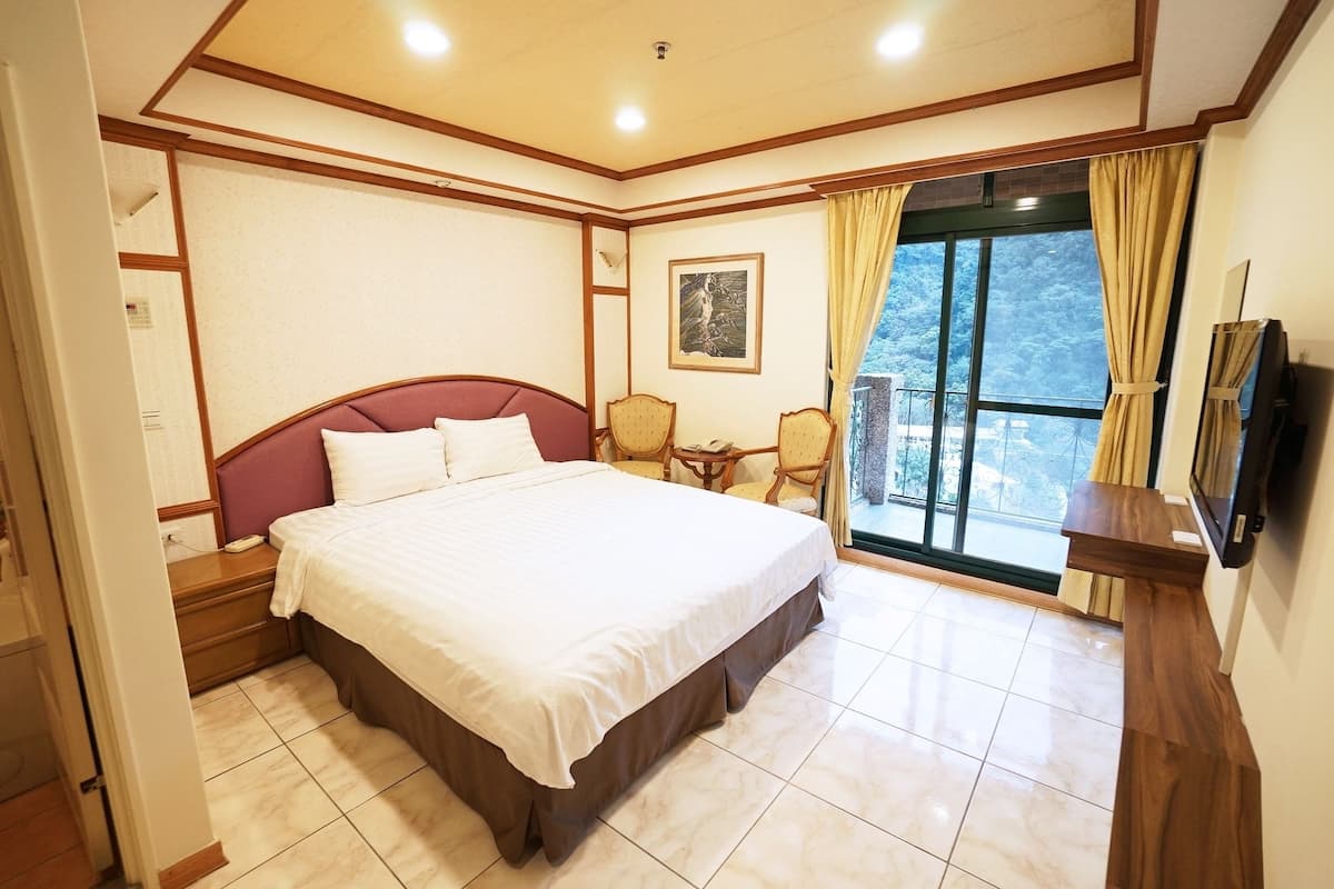Double Room | Free WiFi, bed sheets