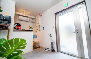 Interior entrance - Kujira Vip (Osaka)