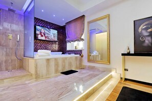 Deluxe Studio Suite, Hot Tub | Private spa tub - Spanish Diamond Luxury Suites & Jacuzzi (Rome)