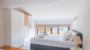 Chambre Triple, vue mer (Afros) | Rideaux occultants, chambres insonorisées, fer et planche à repasser
