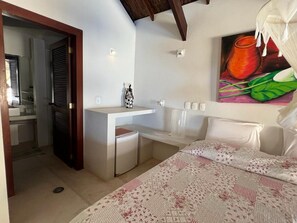 5 habitaciones, escritorio, tabla de planchar con plancha y wifi 